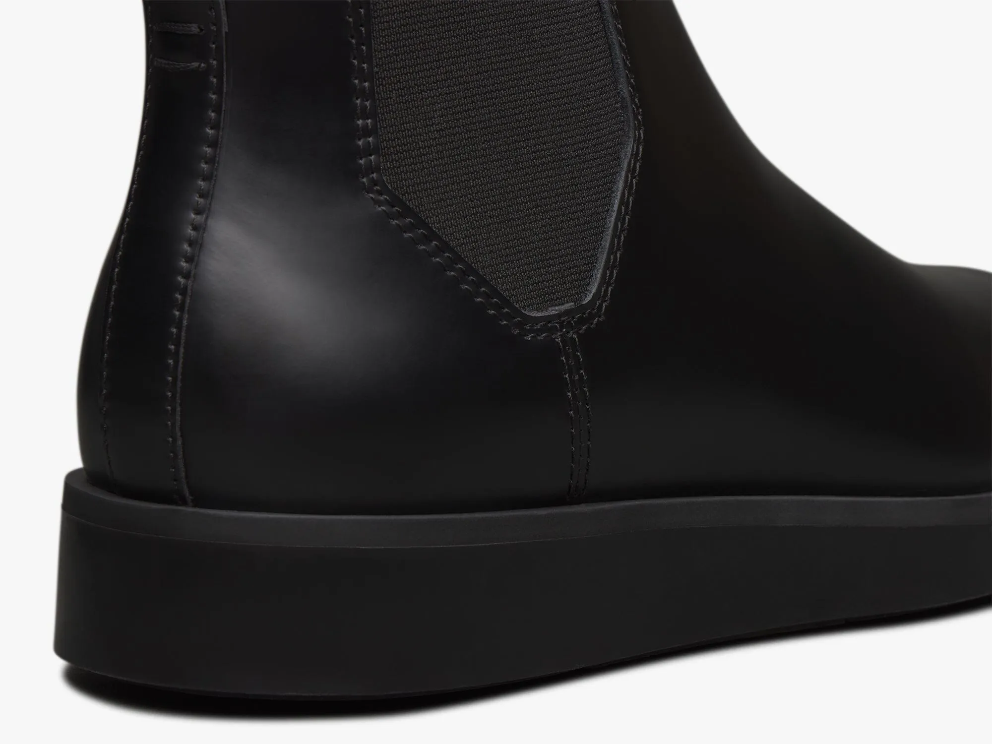 Closer Chelsea Boot