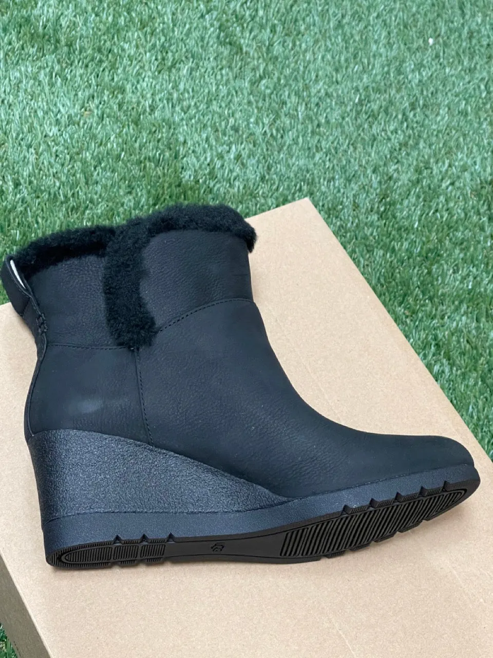 UGG Women Devorah WATERPROOF Boots 1103824